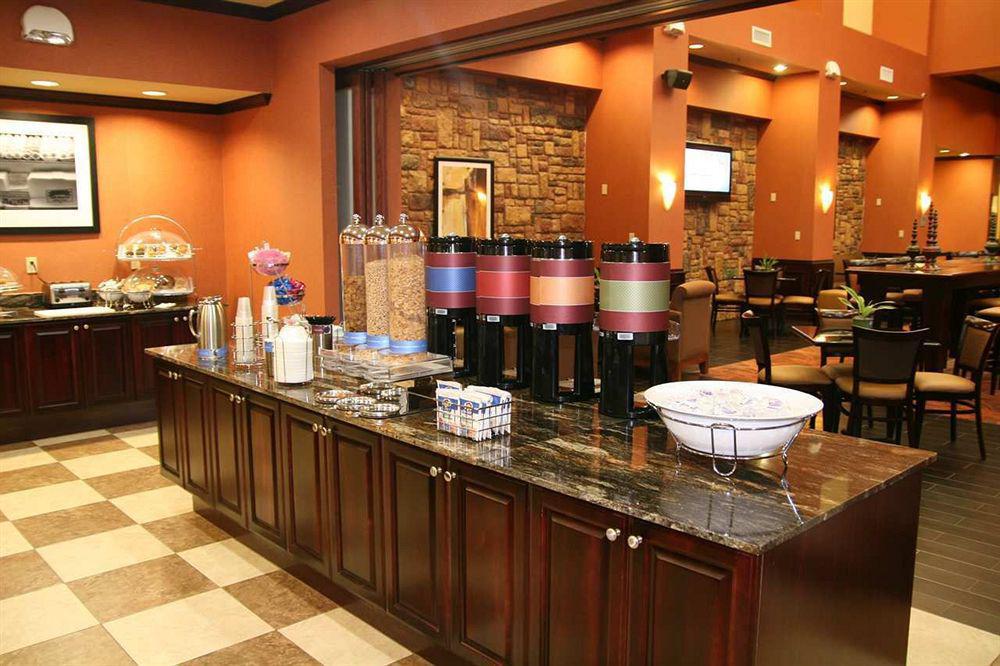 Hampton Inn & Suites Мішен Ресторан фото