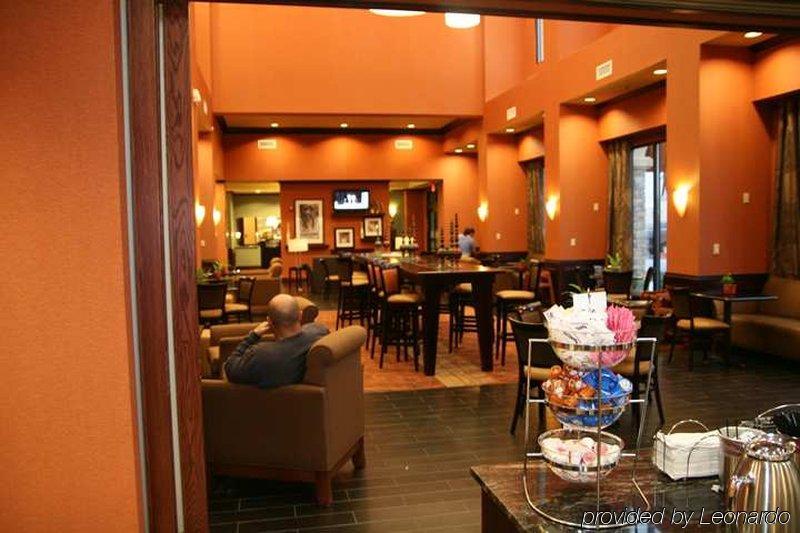 Hampton Inn & Suites Мішен Ресторан фото