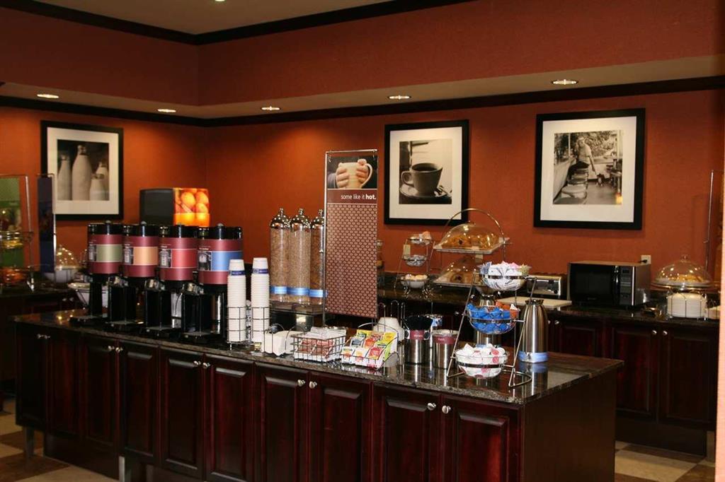 Hampton Inn & Suites Мішен Ресторан фото