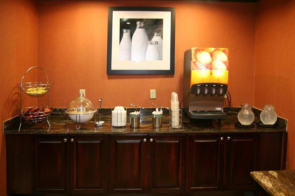 Hampton Inn & Suites Мішен Ресторан фото